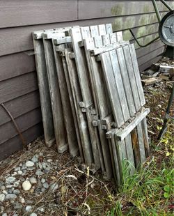 Free Pallets / Scrap Wood Pile / Weathered Lumber Boards – Must Take All