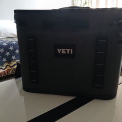 YETI LEAKPROOF COOLER  (BRAND NEW)