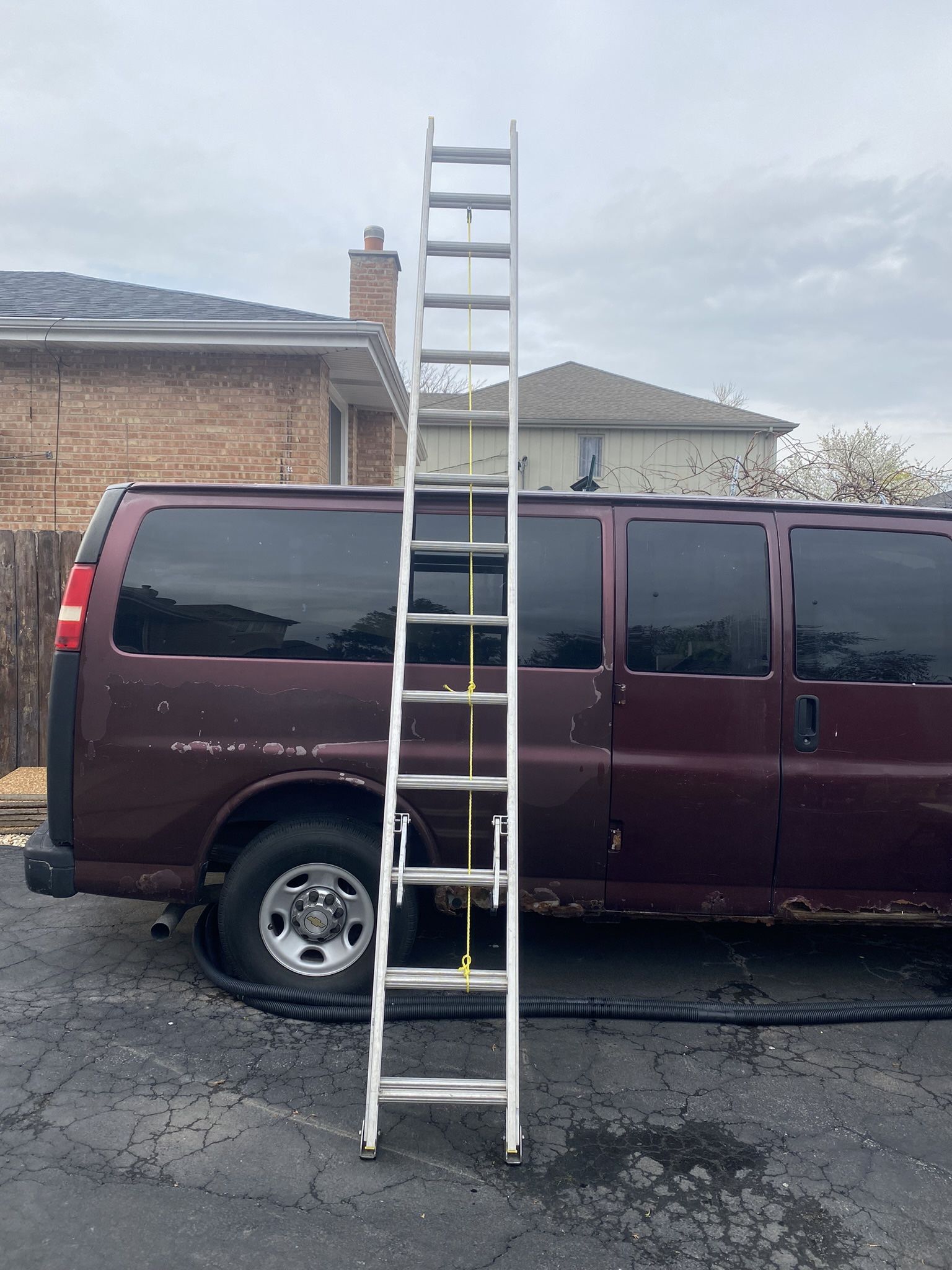 28’ Aluminum Extension Ladder
