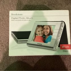 Brookstone Digital Photo Album 
