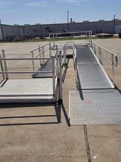 34'Commercial-Grade Aluminum Wheelchair ramp.