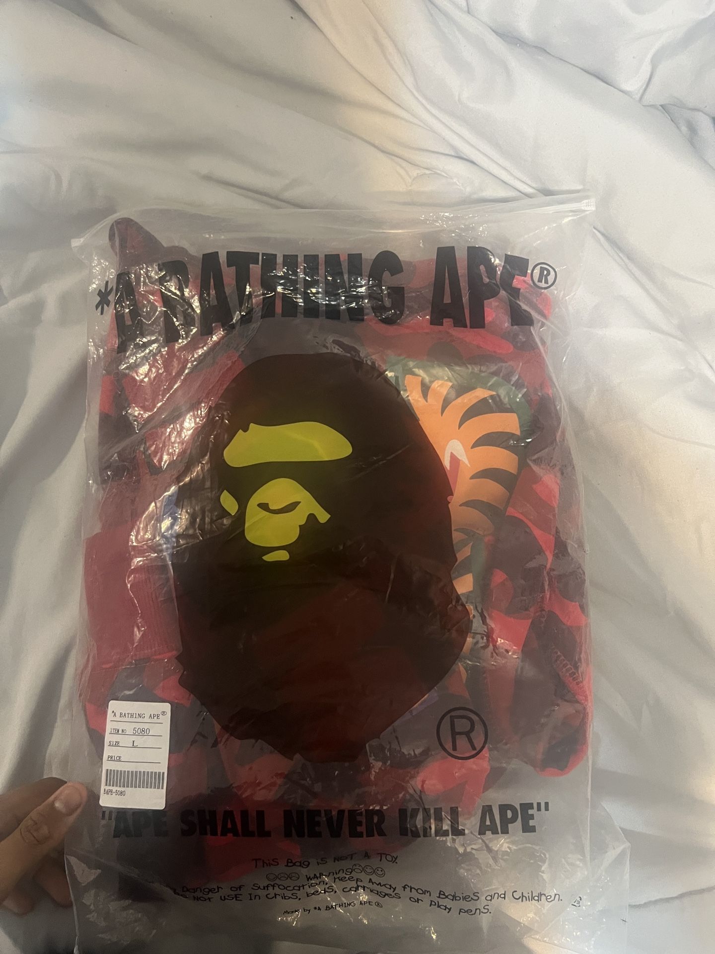 Hoodie Bape Size L Brand New Good Conditions / Suéter Bape Size L Completamente Nuevo Buenas Condiciones