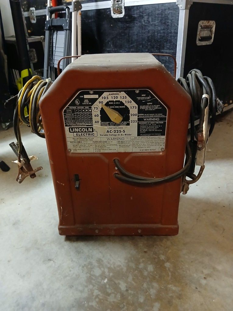 Lincoln Electric
225 Amp Arc/Stick Welder AC225S, 230V