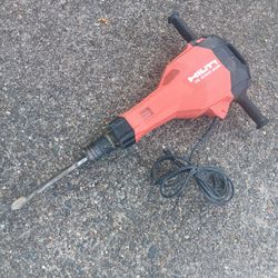 HiltiTE2000AVR Concrete Braker Demolition Jack Hammer Vgood Condition with one bit. Pick up fremont sea. No low mobile offers please. No trades.