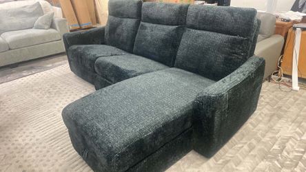 New Power Recliner Sectional Couch! Comfy! Power Headrest! Free Delivery 🚚!