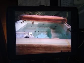 10 people JACUZZI  WORKS BY NEED FIX HEATER