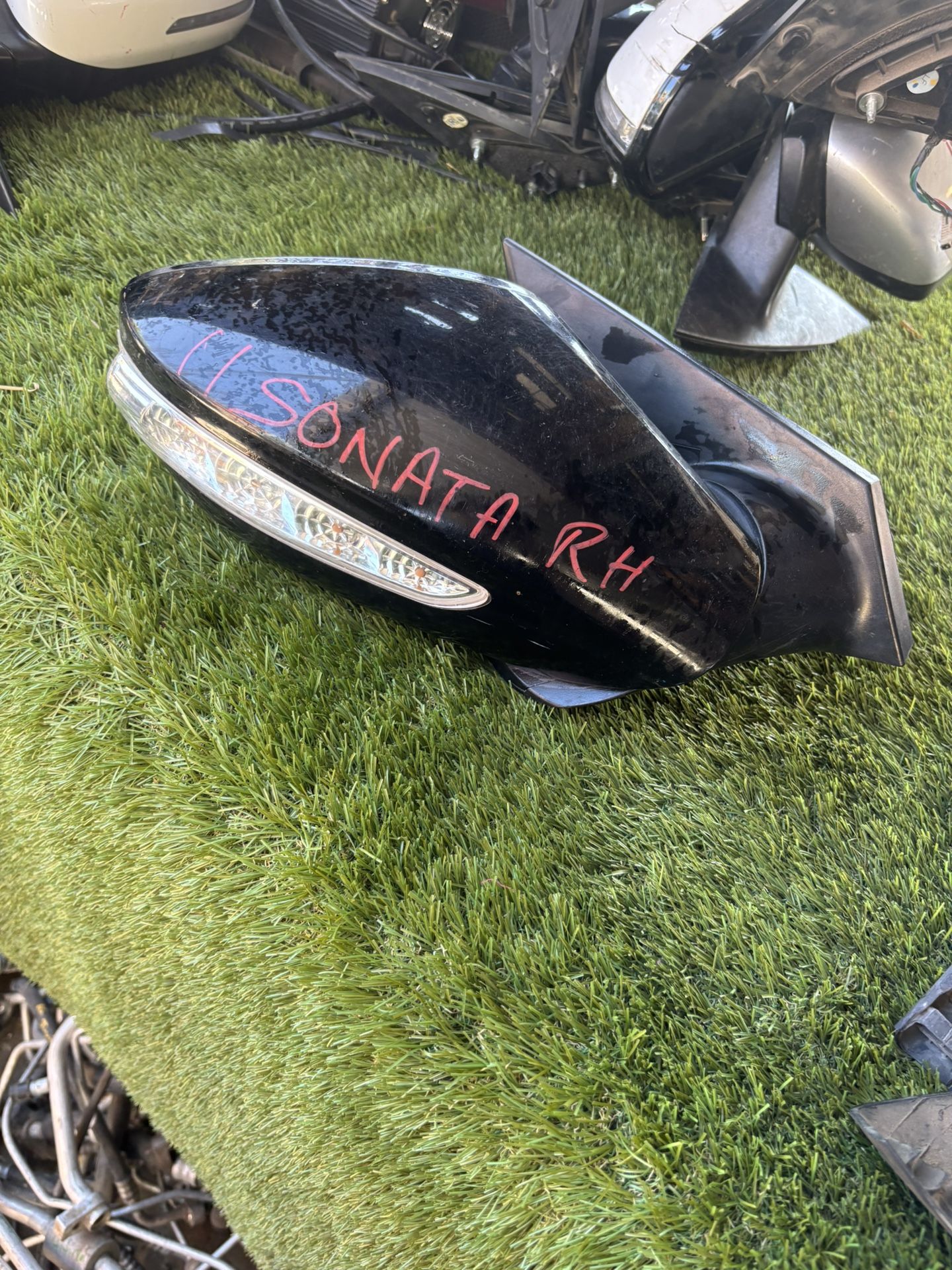 2011 Hyundai Sonata RH side Mirror