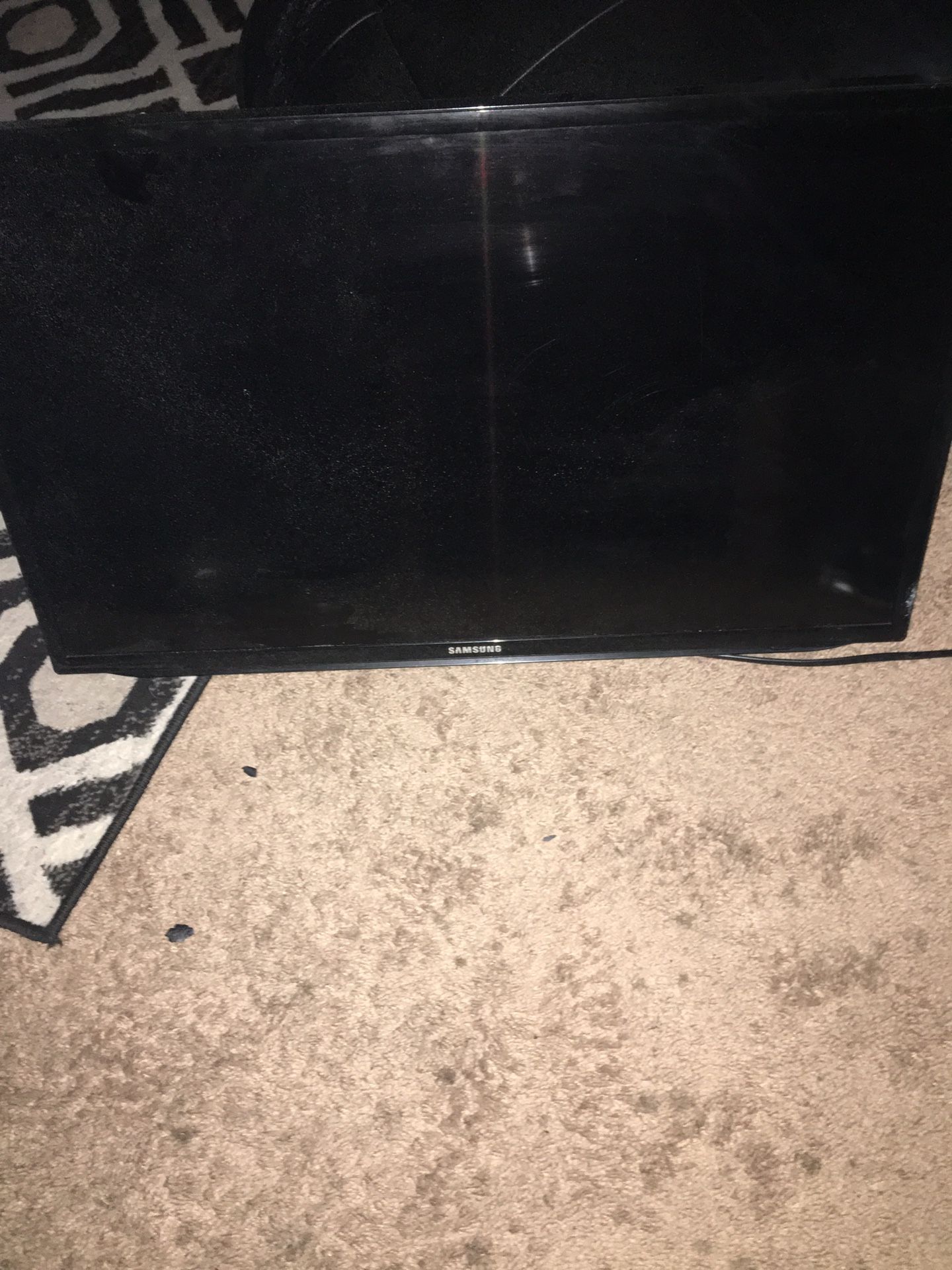 32 INCH SAMSUNG SMART TV. 100$ sale 90$