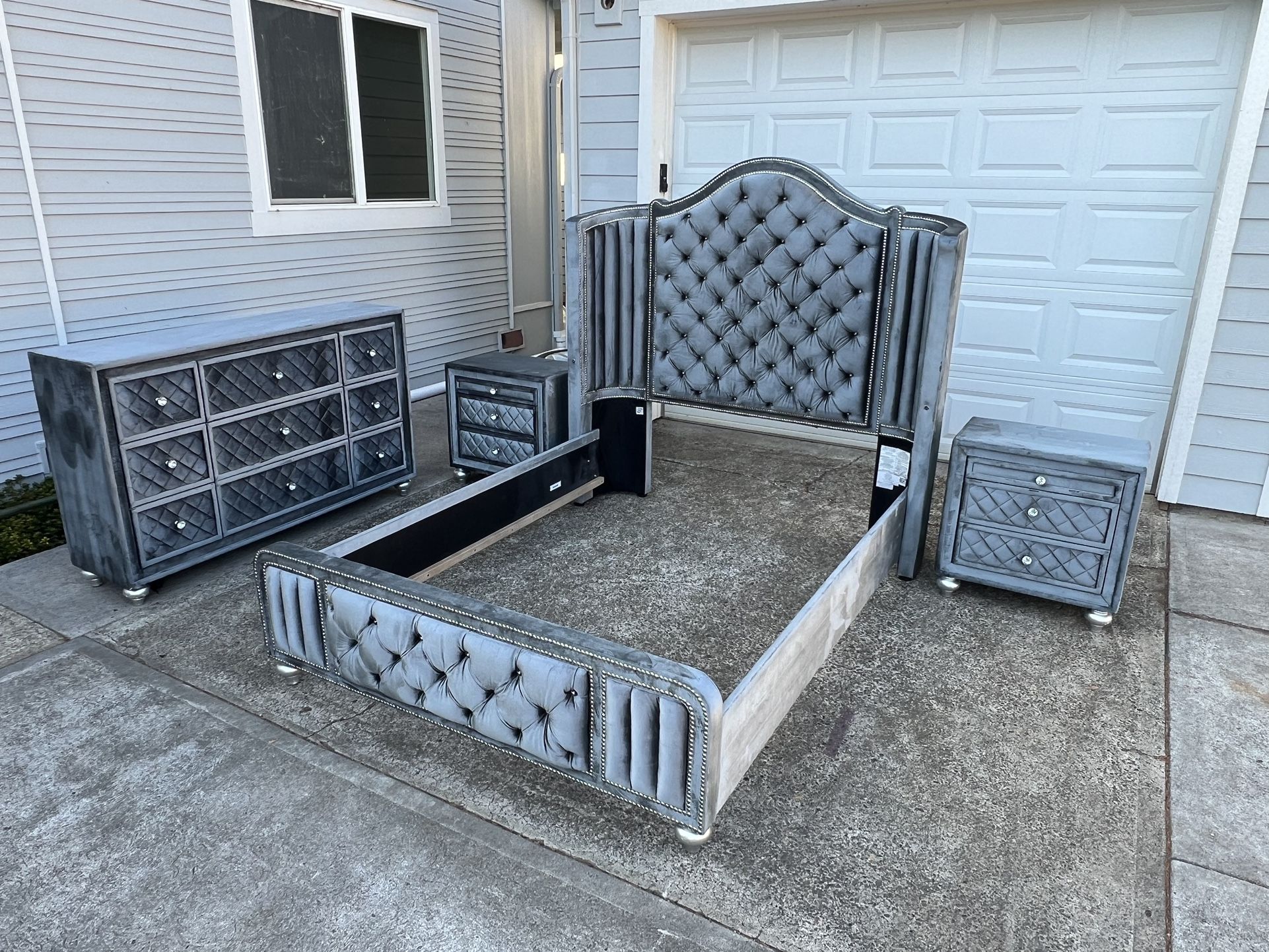 Queen Velvet Bedroom Set