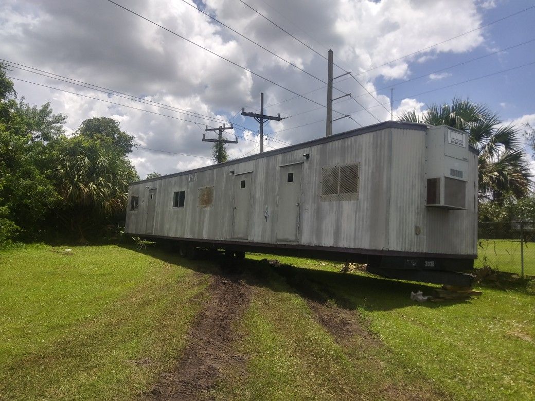 RV Camper office trailer. Just needs power washing