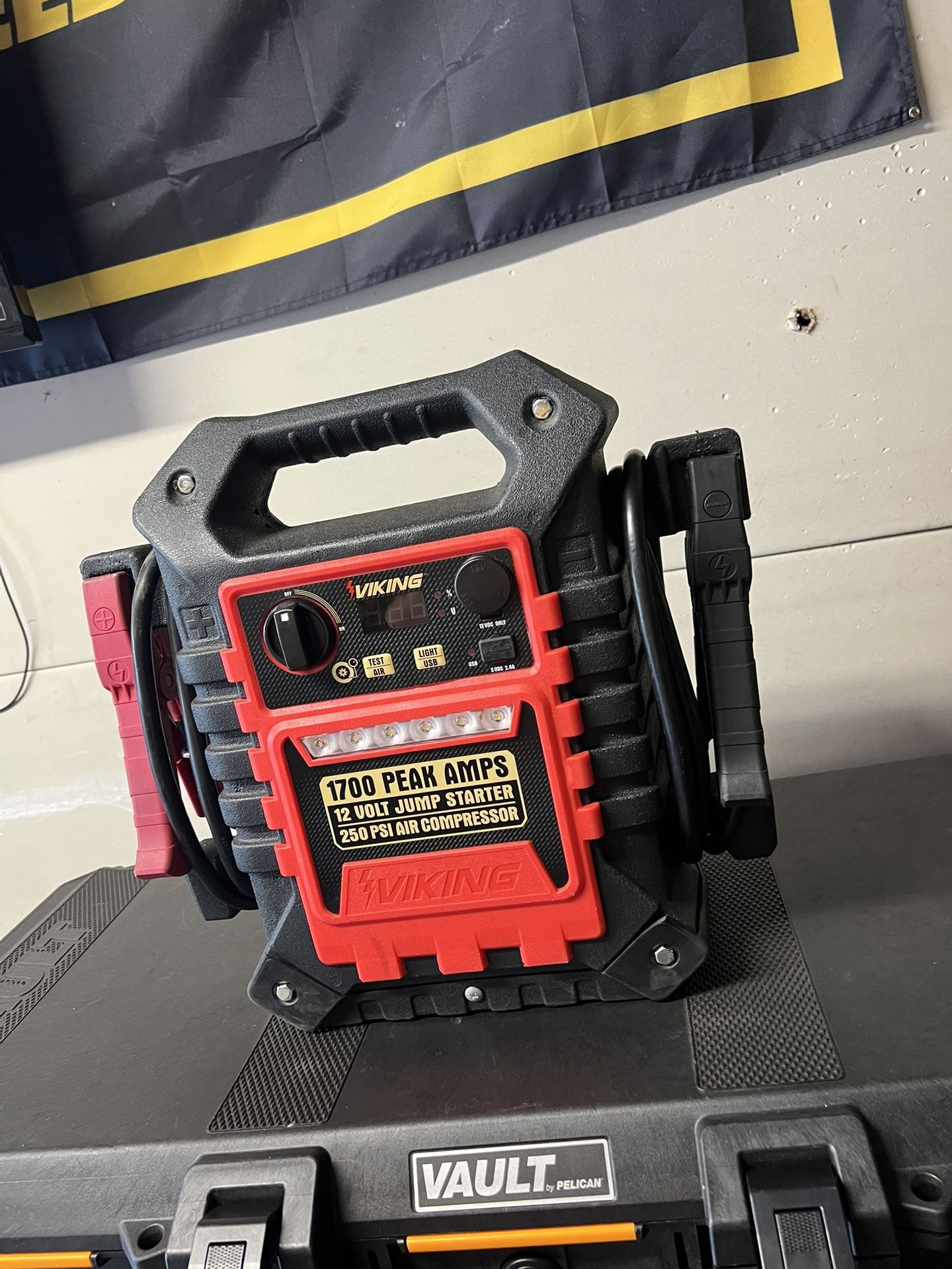 Car jump starter