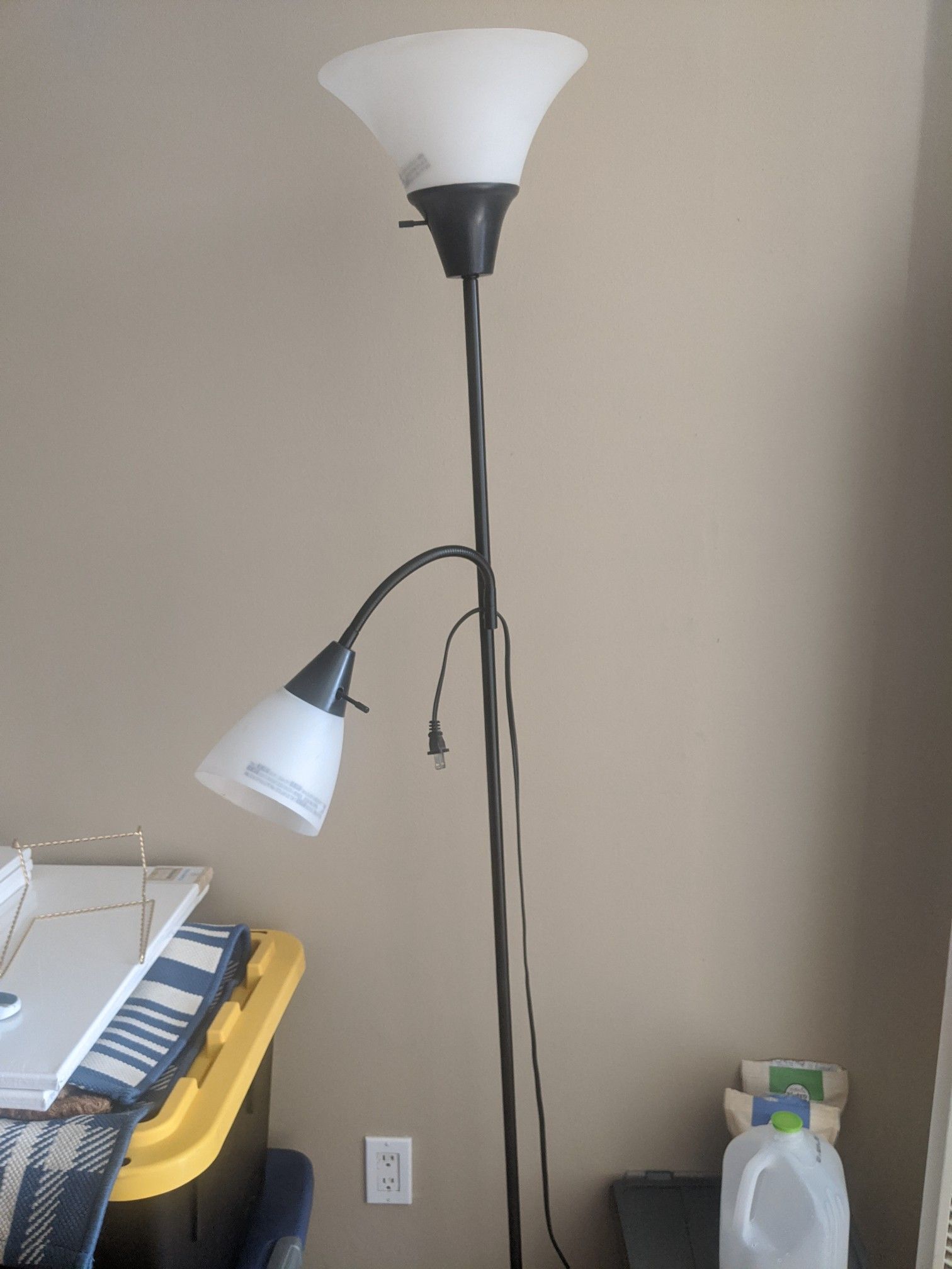 Floor lamp