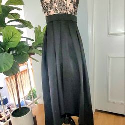 Gown with Lace Floor Length/Vestido largo hasta el suelo con encaje