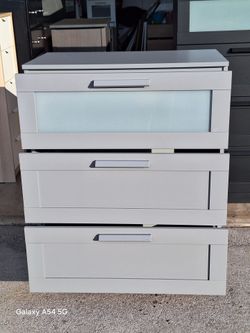 DRESSER
