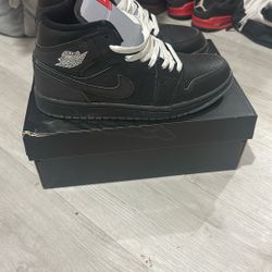 Air Jordan mid 1 se 