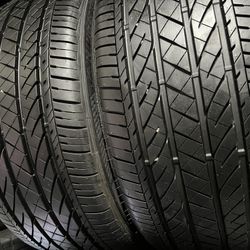 Tengo 2 Llantas 235/40R19 BRIDGEATONE TURANZA EL440 