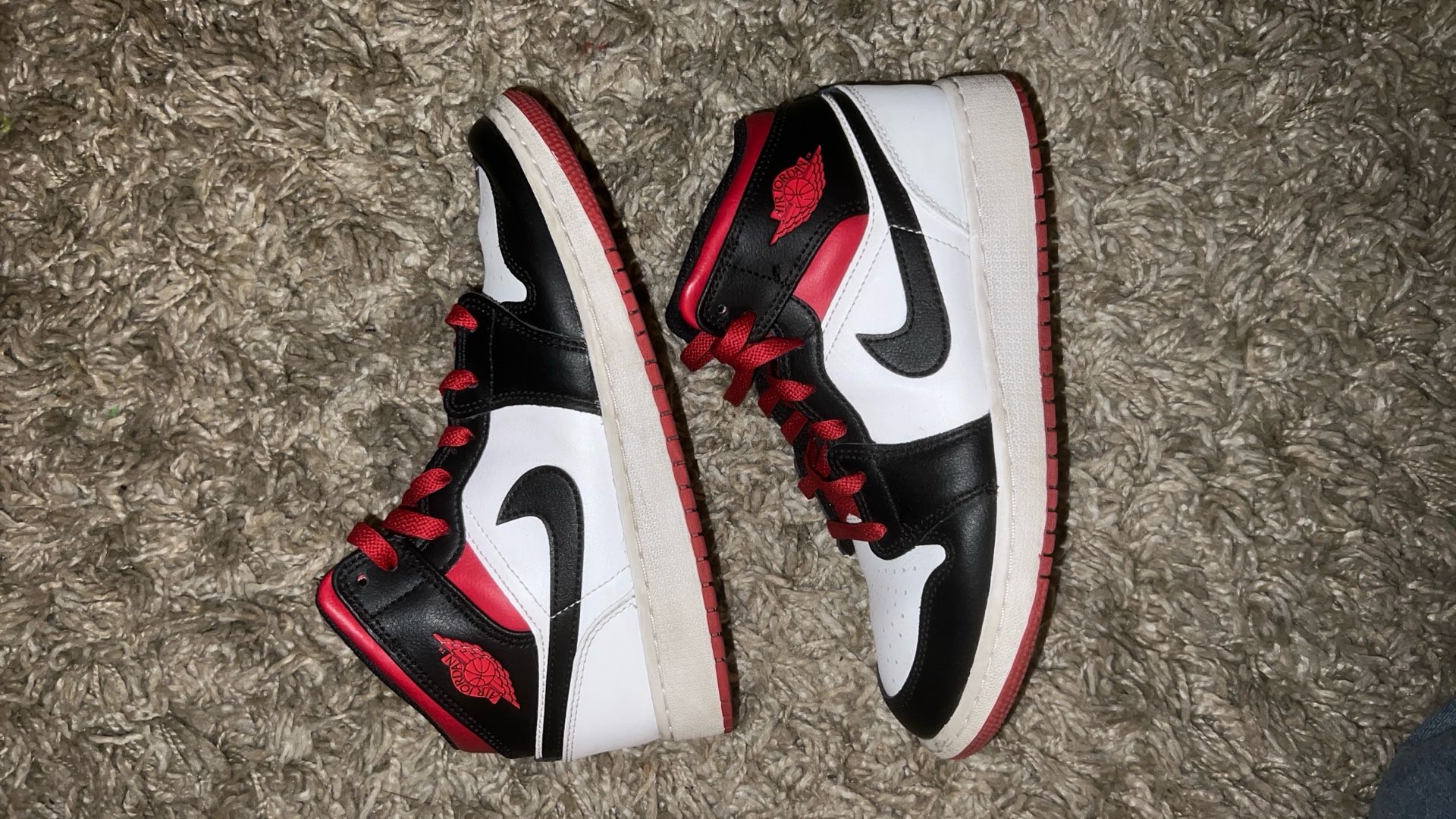 Size Us 5.5 Y Jordans