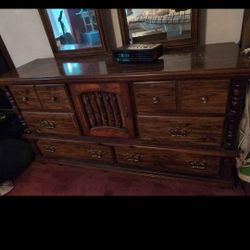 Dresser With Mirror 