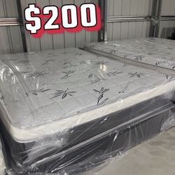 Queen Size Pillow Top Mattress With Box Spring 