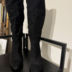Woman’s black Boots 