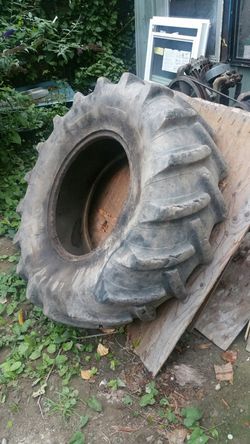 16.9x24 case backhoe tire
