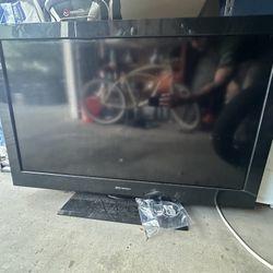 Emerson Tv (Comes with free Roku) 