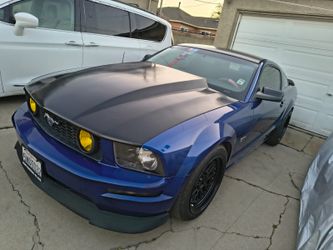 Mustang gt 2005 all up to date all services , comes with parts new , alternator new with warranty 1 year,4  brakes new unlimited warranty, spark plugs