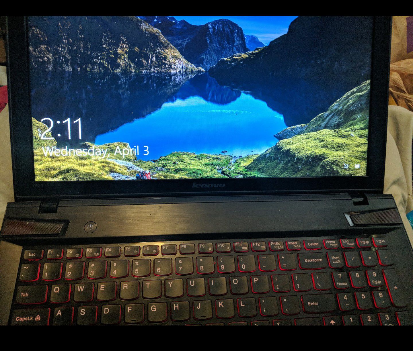 mid-range gaming laptop Lenovo y500