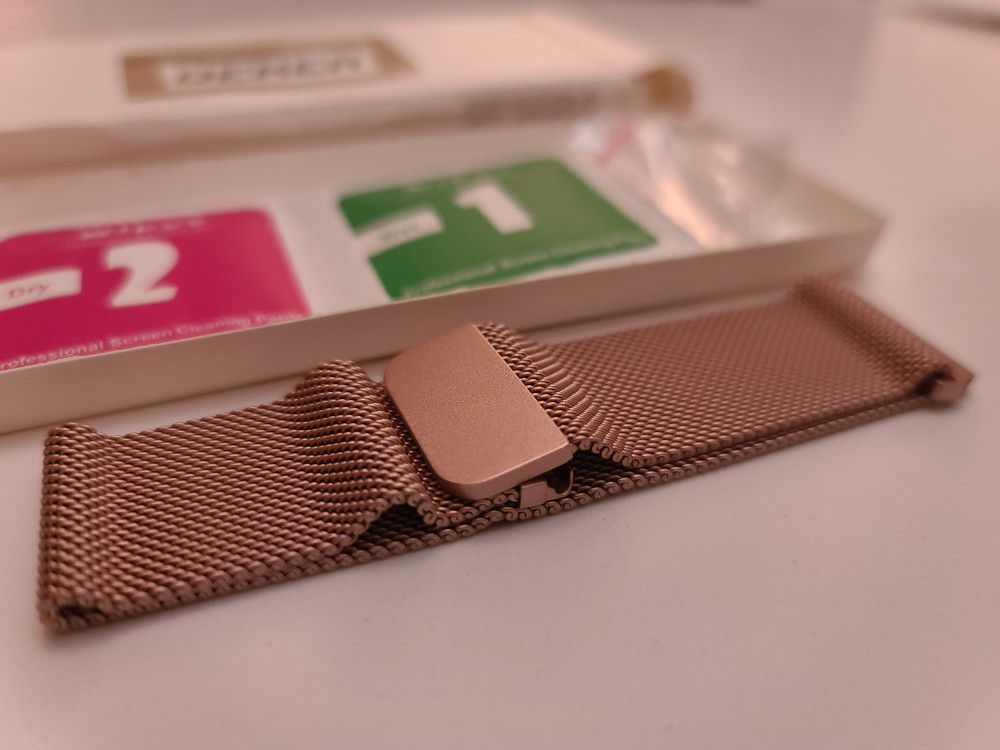 Rose Gold Fitbit Versa Magnetic Watch Band