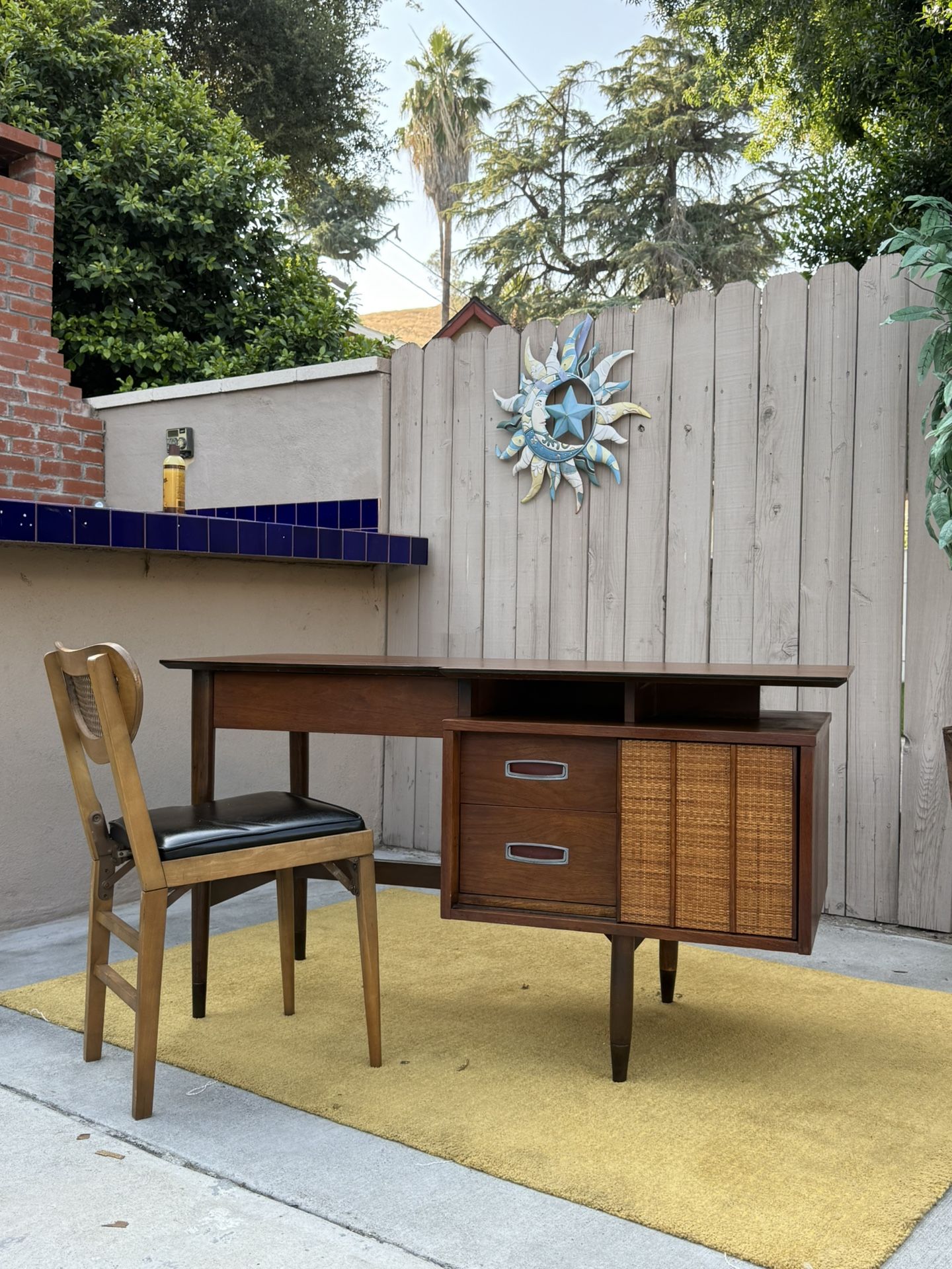 (FREE DELIVERY) Mid Century Modern Desk by Hooker c.1960’s