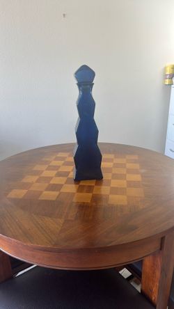 Art a decanter with detachable top