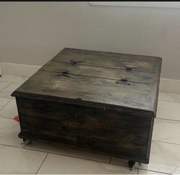 Westwood Storage cocktail Table