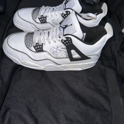 Jordan men shoes size 10 In excellent condition $50