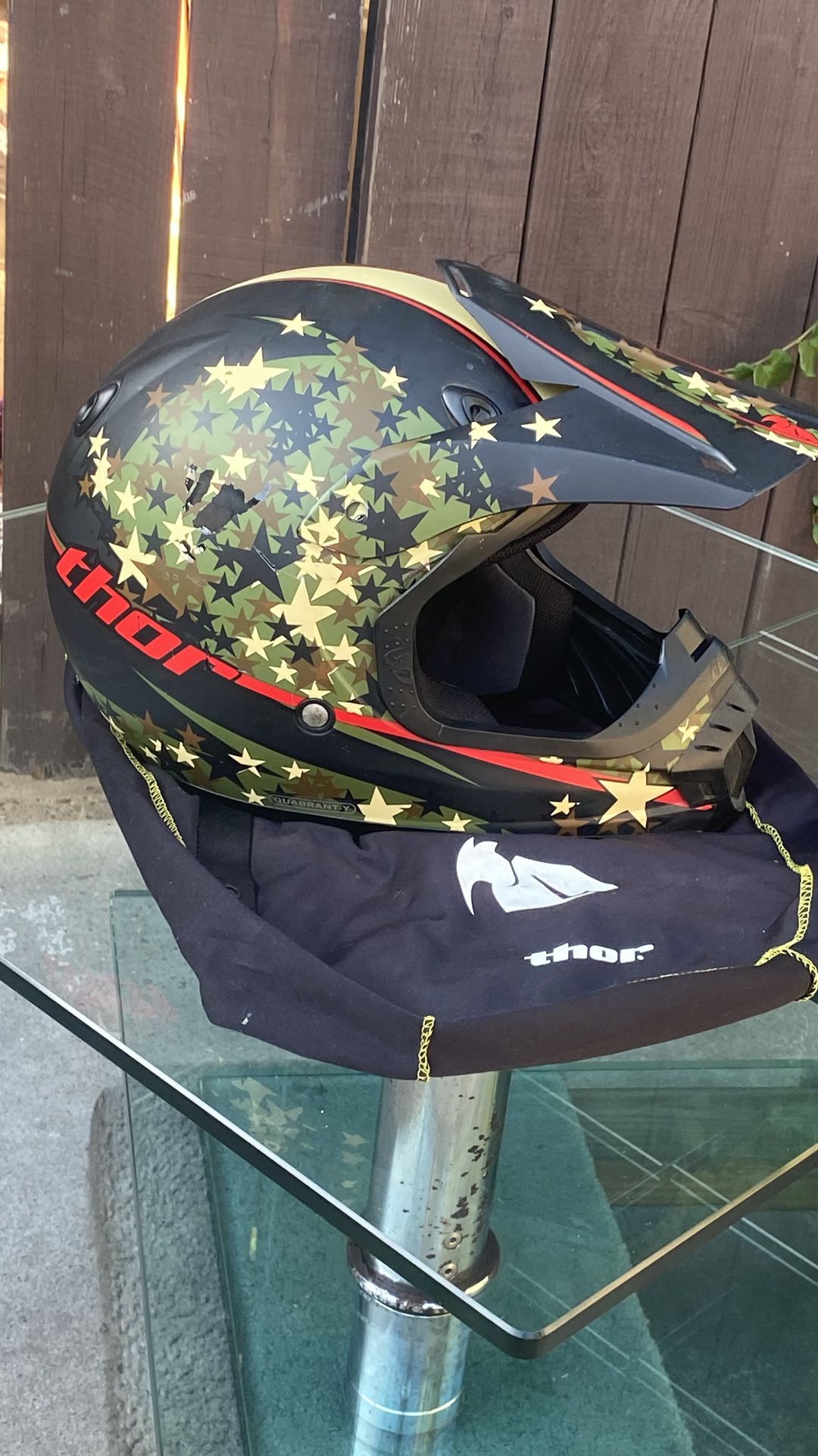 THOR YOUTH SIZE (L) MOTORCYCLE HELMET LIKE NEW!!!