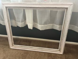 White Distressed Picture Frame / Farmhouse Decor