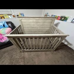 Simmons 4-1 Convertible Crib