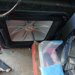 Kicker Speaker & Kenwood 1800 Watt Amplifier 