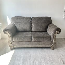 *FREE DELIVERY* Big Ashley Vintage Loveseat Couch - Like New!
