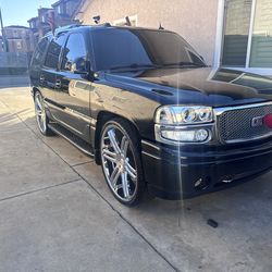 2004 GMC Yukon Denali