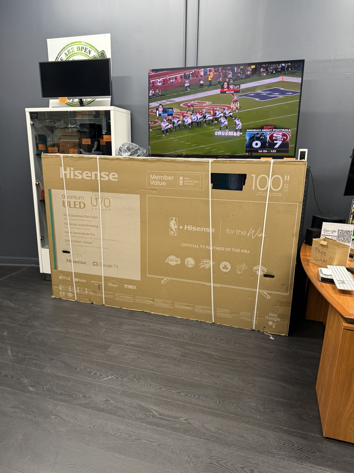 HISENSE 100 INCH SMART 4k TV NEW U70 DELIVERY AVAILABLE 