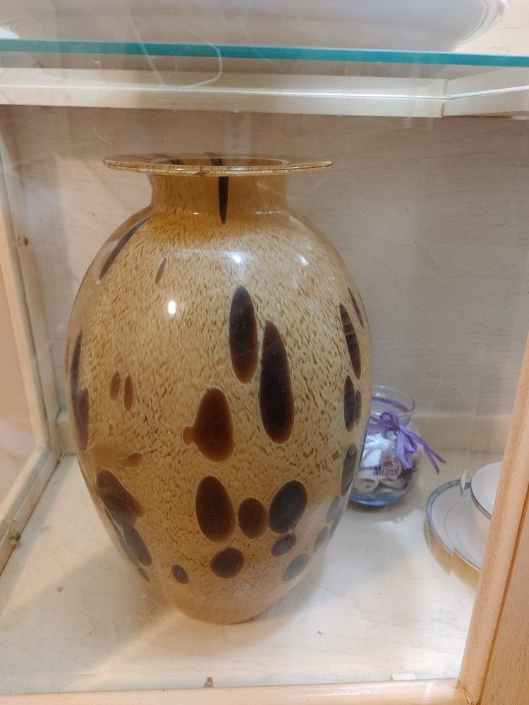 1980s Vintage Italian Maestri Vetrai Art Glass Butterscotch and Amber Blown Glass Vase