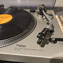 Technics SL-1600  Direct Drive  Turntable