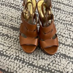 Micheal kors Size 6 1/2 But Fits 7 Leather Heals 