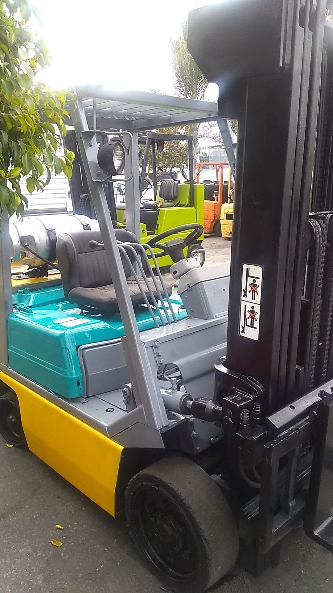 Komatsu forklift propane gas 5000 lbs