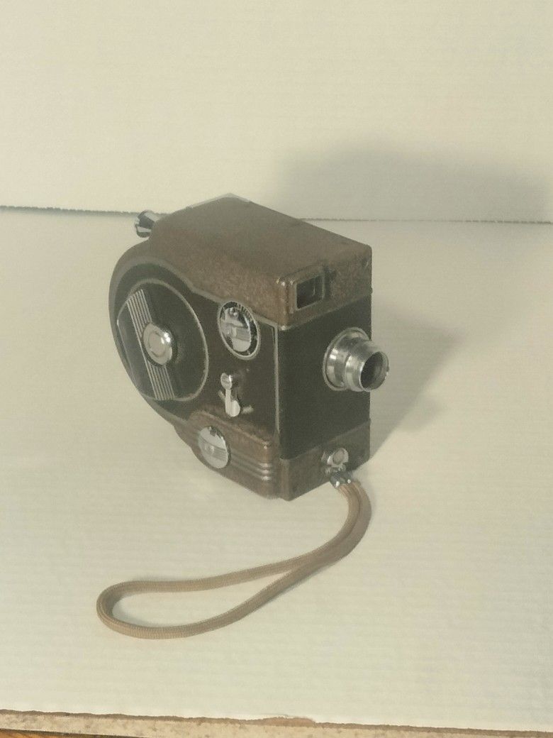 Revere 8 model 77 1940's Vintage Camera with 2 Carry Bags