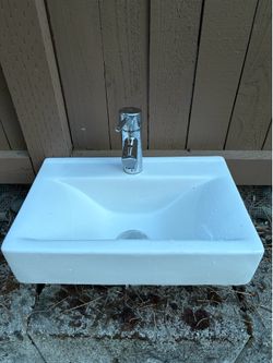 Small Sink with Grohe Faucet