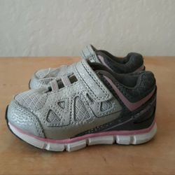 TODDLER GIRLS SIZE 5 VELCRO STRAP SNEAKERS