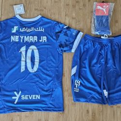 24/25 Al Hilal soccer kit Neymar Jr #10 kids size

Comes with jersey match short and socks.

Kids size available: 
#26 8/10 years old 
#28 10/12 years