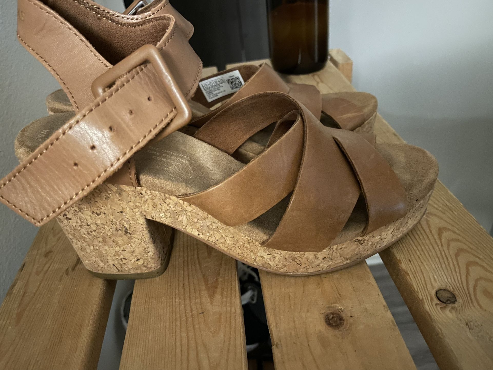 Tom’s Sz 6.5 Leather Cork Heels w Ortholite