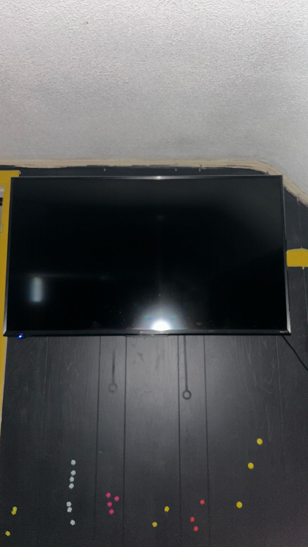 43 Inch Sharp Roku Tv With Wall Mount 